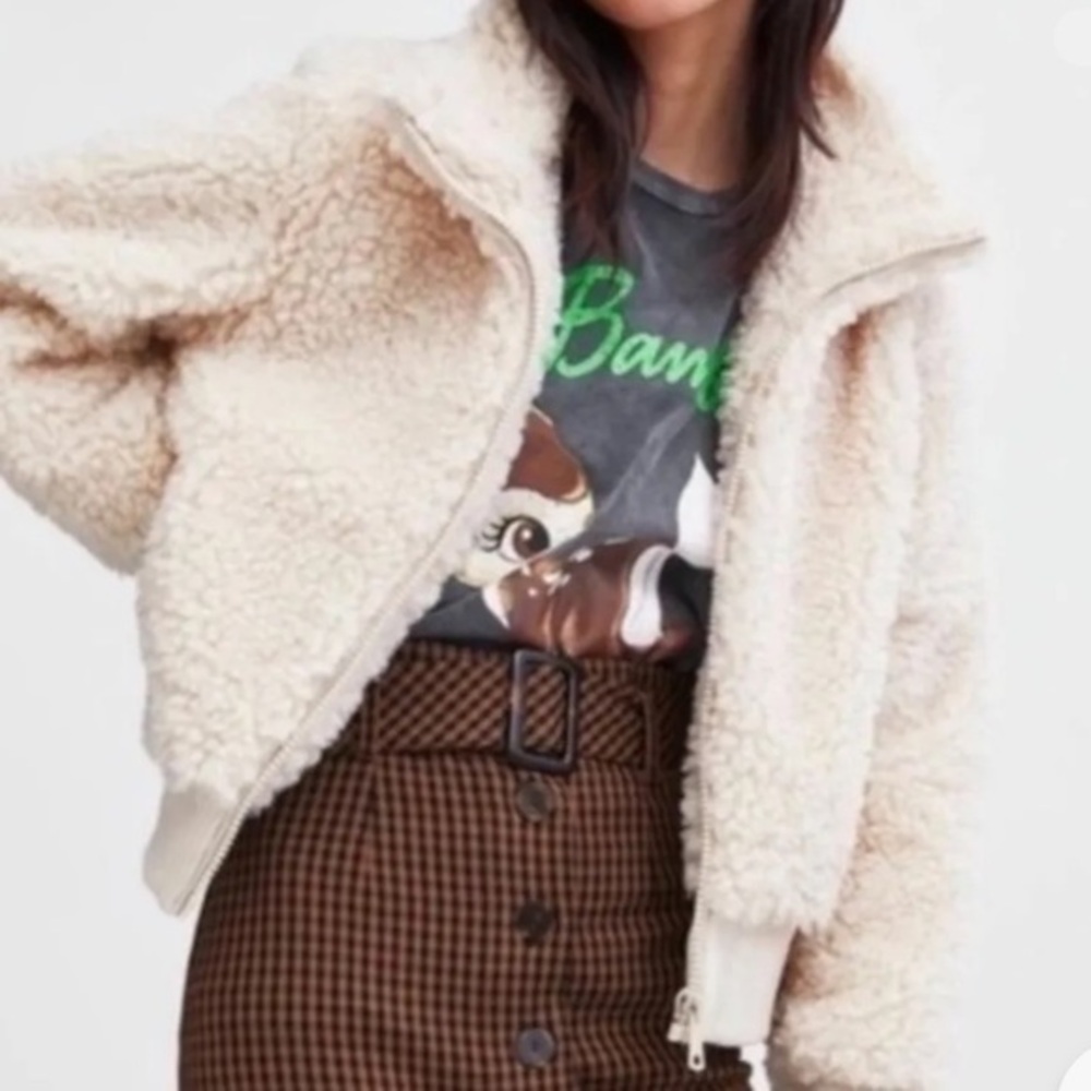 Zara Trf Women's shaggy zip up cropped jacket Size M 
Color beige